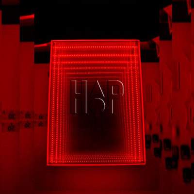 Экспонат «зеркальный колодец»