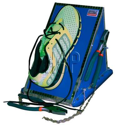 Зашнуруй ботинок пассатижами